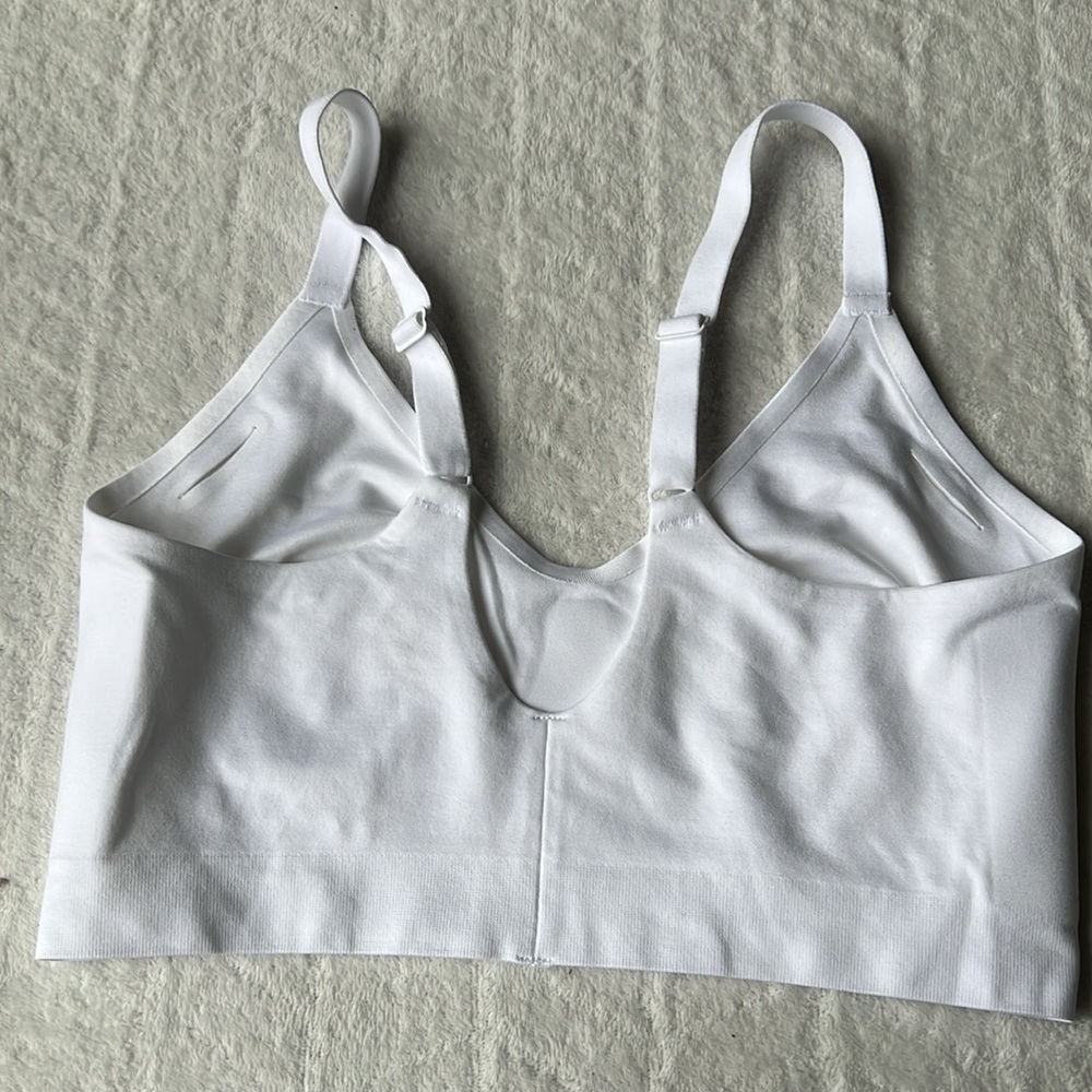 True & Co Soft Form V-Neck Adjustable Strap Bra - Picture 11 of 14